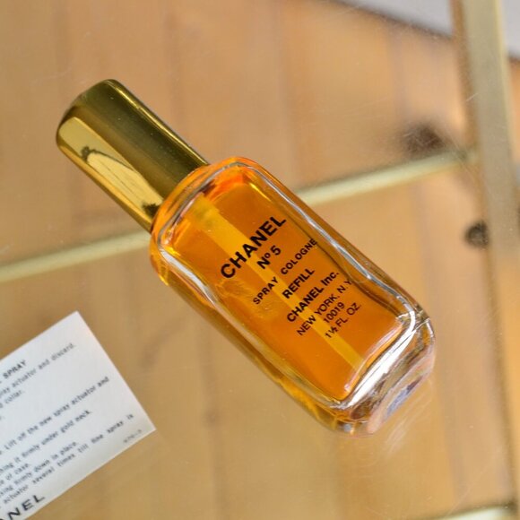 Vintage 1980s CHANEL PARIS NEW YORK NO. 5 COLOGNE SPRAY REFILL 1.5 fl oz 45 ml - Picture 4 of 5